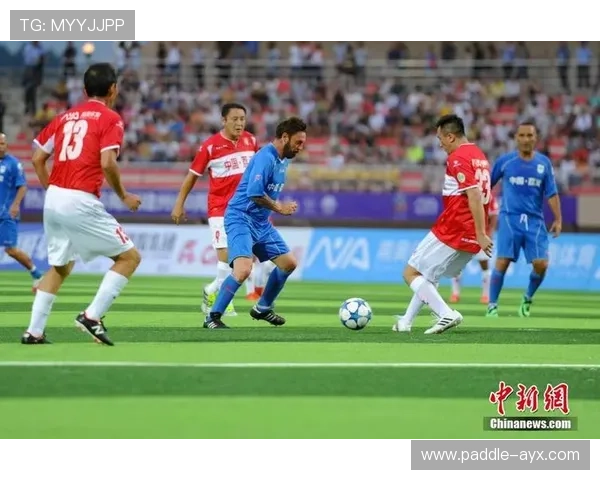 足球界十位传奇球星排名榜解析 谁是当今最具影响力的足球巨星